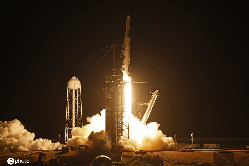 9月16日上午8时许，Space  X在美国佛罗里达州肯尼迪航天中心，将四位“游客”成功送入太空。